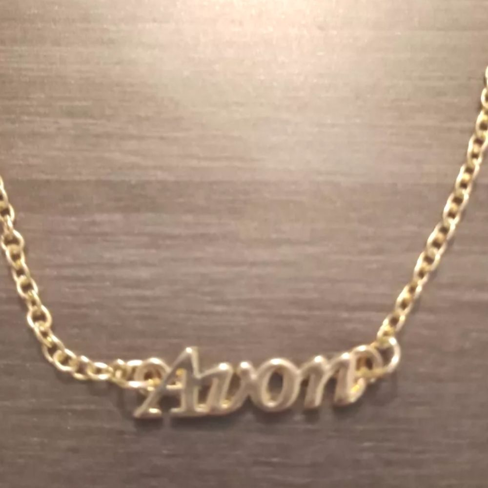 Avon "Like A Boss" Award Necklace, Gold Tone W/Extender